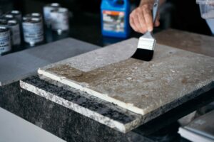 Lee más sobre el artículo SELLADO DE SUPERFICIES: ALARGA LA VIDA DE TU MATERIAL